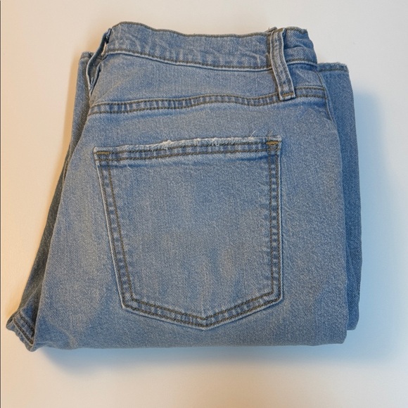Universal Thread Light Wash 90s Straight Jeans - Picture 5 of 6